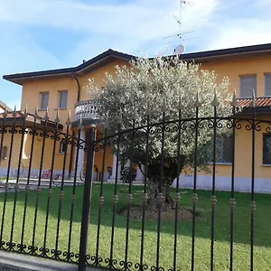 One M Bed & Breakfast